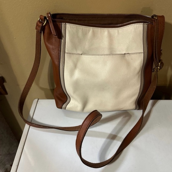 Fossil brown and white Crossbody and matching wallet - Picture 4 of 6